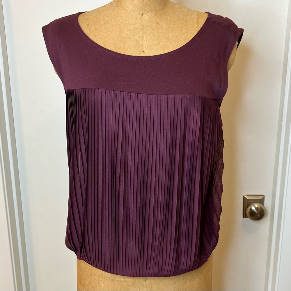 Ann Taylor Loft Woman's Small Sleeveless Burgundy Pleated Shirt Blouse